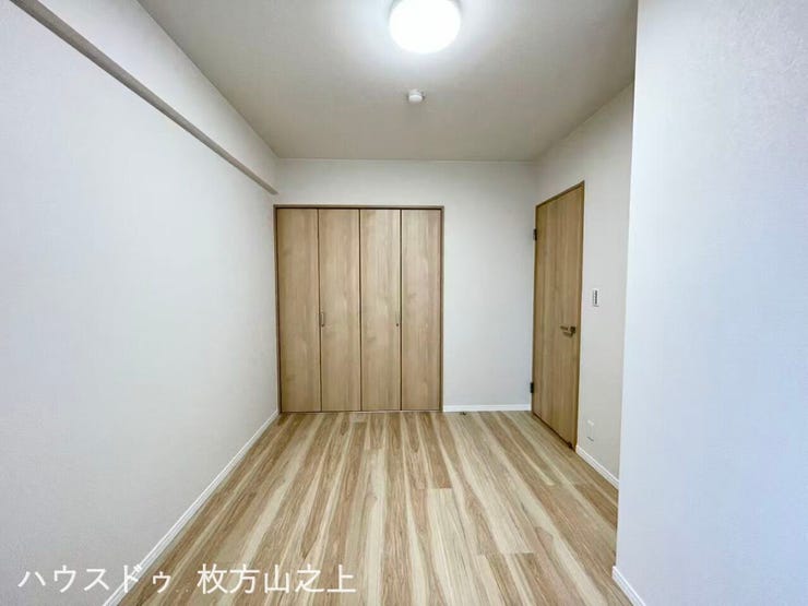 収納を備えた洋室です。