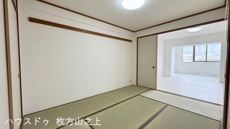リビングと一体利用も可能な和室。暮らしに合わせて柔軟に活用できます。