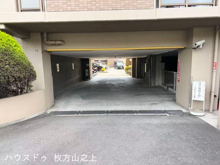 敷地内駐車場への出入りもスムーズな車路です。
