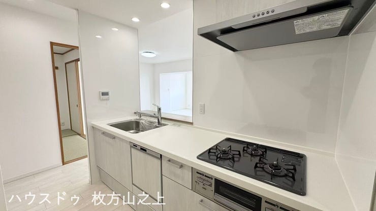 食器洗乾燥機・3口コンロ付き。毎日の家事を快適にサポートする設備が充実しています。