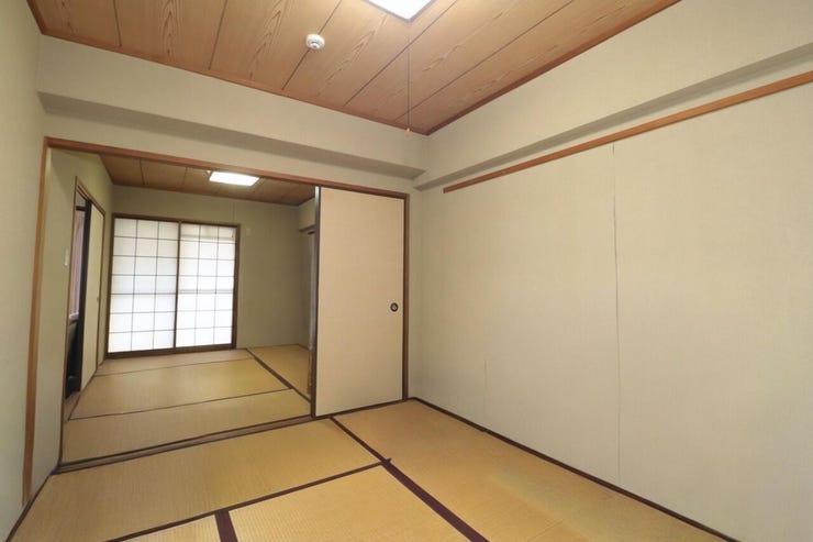 【和室6帖×和室6帖】
続間になっており、広々とした空間です!
※AIによる家具消し
