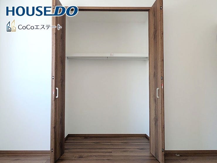 □■収納■□
各部屋にクローゼット完備♪
ゆとりの収納で、お部屋がスッキリ片付きます。