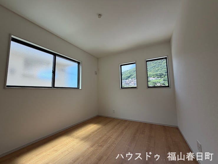 全洋室に収納完備!窓が多く明るい空間です!