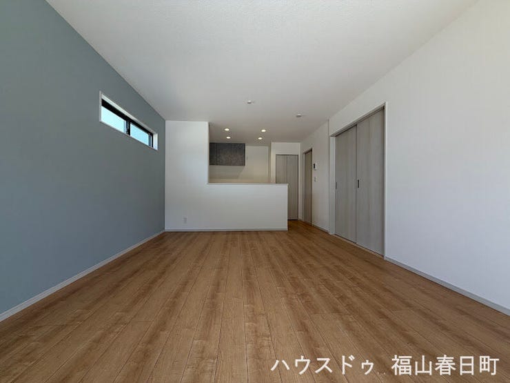 【居間・リビング】
広くて明るいリビングは、快適に過ごせる空間となっています!