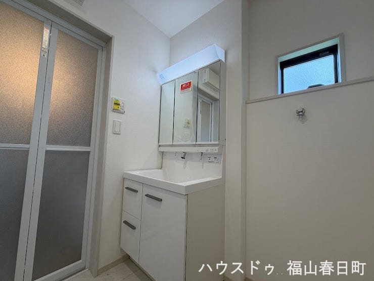 節水機能と使いやすい設計の洗面化粧台を備えた、ゆったり広さの洗面所です!