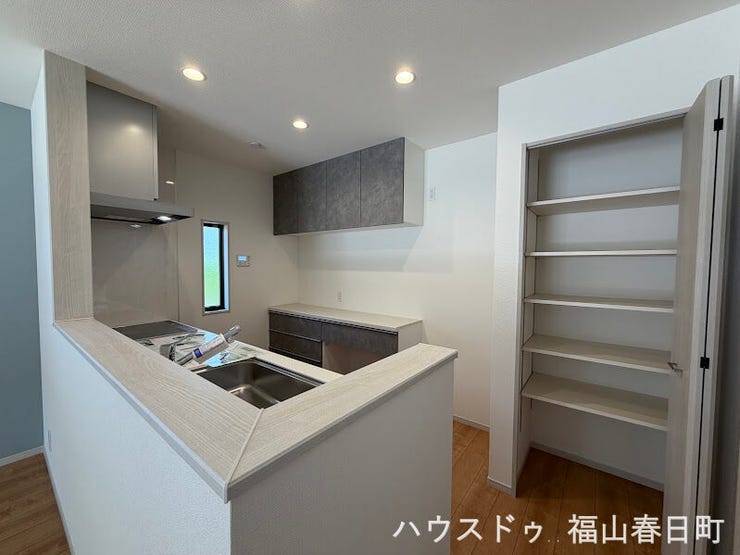 パントリーや収納を備えた機能的なキッチンです!