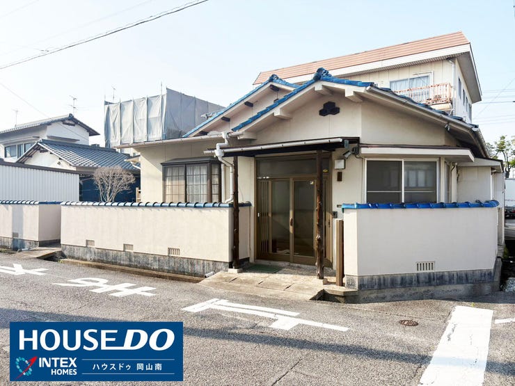 【外観】
【開放感あふれる角地】
敷地のふたつの面が道路に面した開放的な角地!陽当りや通風に優れ、お好みのハウスメーカー様で明るく心地よい理想のマイホームを叶えられます♪
