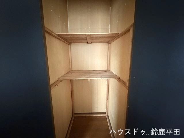 2階廊下に収納スペースを設置。日用品や季節用品などを整理でき、居室をすっきり保てます。