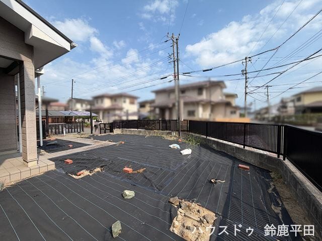ゆとりある広さのお庭です。ガーデニングや家庭菜園などライフスタイルに合わせて活用できます。