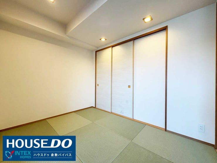 【ホッと落ち着くモダンな和室空間!】
畳の温もりが心地よい、現代的な和室です♪引き戸を開ければ開放的な空間に、閉めれば個室としても大活躍!お子さまのお昼寝やお世話スペースにもぴったりですね!