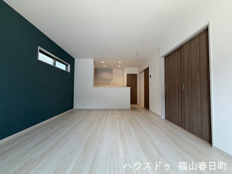 【居間・リビング】
広くて明るいリビングは、快適に過ごせる空間となっています!