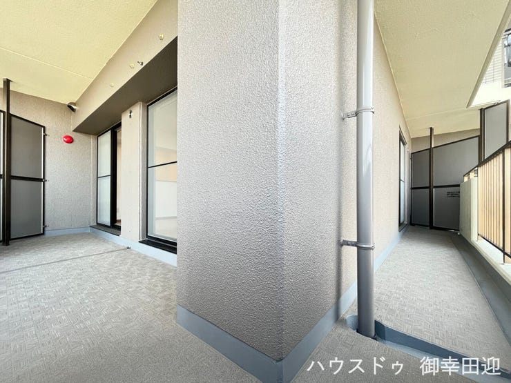■空の下の開放的な特等席■日光浴や読書、外の空気を感じながらリフレッシュ。暮らしを豊かにする、もう一つの心地よい空間です。