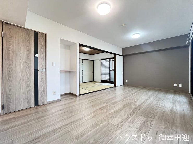 ■安らぎと笑顔の中心地■陽光が優しく降り注ぎ、会話が自然と弾む。ここでは、毎日が特別な時間へと変わります。
