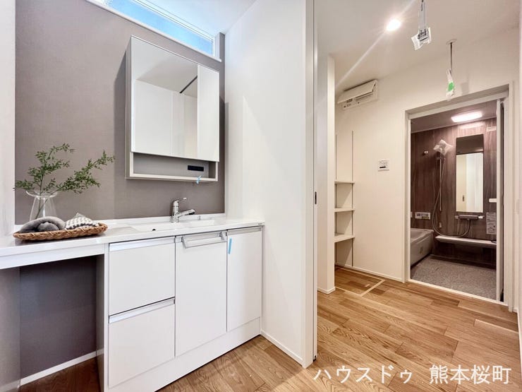 ■清々しいリフレッシュ空間■自分を磨き、気持ちを切り替える。心地よい光が差し込むプライベートスペース。