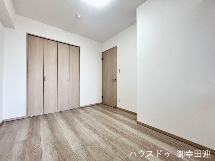 ■5帖洋室■寝室、書斎、趣味の部屋。家族の成長やライフスタイルに合わせ、様々な使い方ができる快適な空間です。