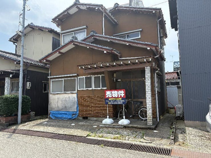 【外観】
解体更地渡しです。