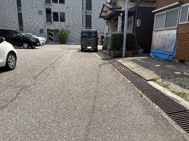前面道路になります。