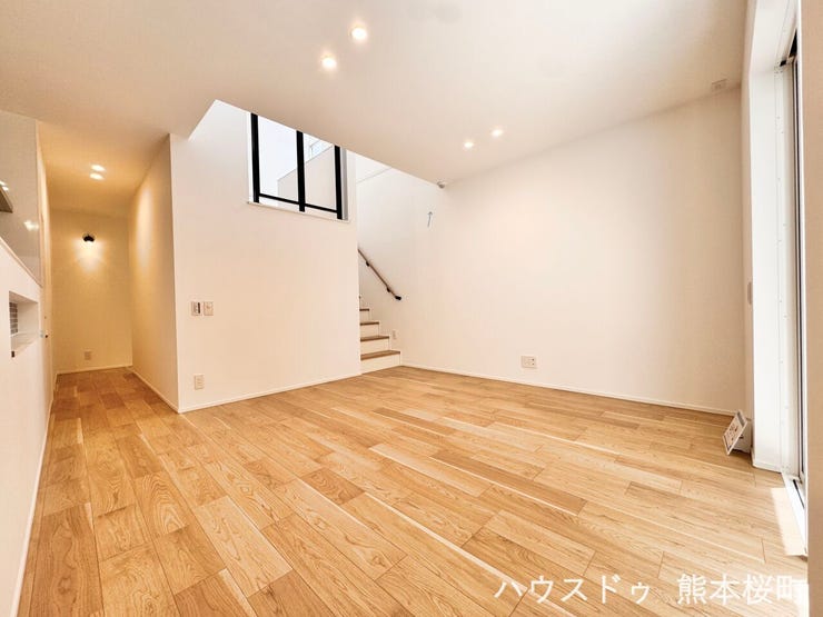 ■安らぎと笑顔の中心地■陽光が優しく降り注ぎ、会話が自然と弾む。ここでは、毎日が特別な時間へと変わります。