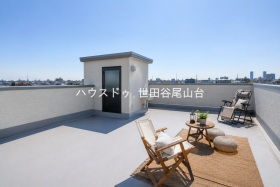 約16帖の屋上のプランです。開放感あふれる屋上スペースは青空の下でくつろぎの時間を楽しめるほか、BBQやガーデニング、お子様の遊び場など多彩に活用できます。