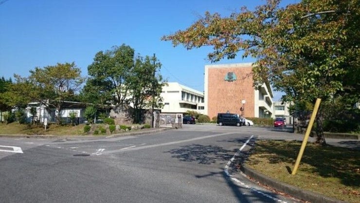 新香山中学校