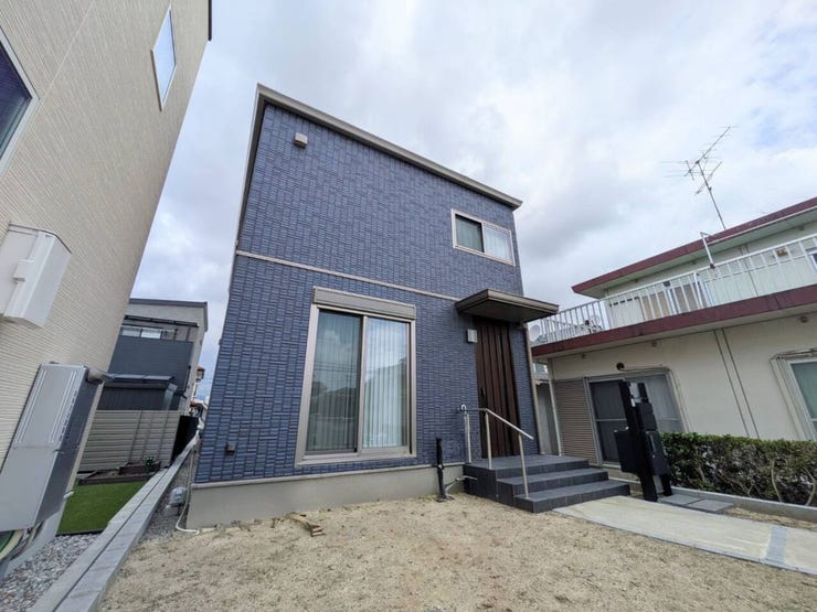 桃栄小学校・新川中学校に通学いただけます。
オール電化!太陽光+蓄電池付き!