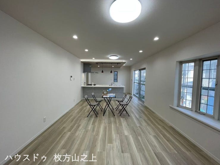 【リビング】
開放的なLDK。ご家族みんなでゆったり過ごせます。