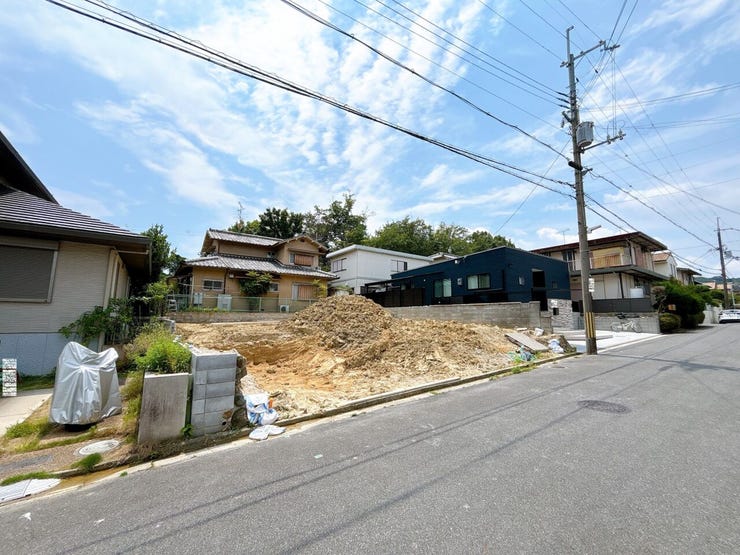 住宅地のため周辺は車の通行量も少なく、通勤・登園・通学・ショッピングなど日々の往来も快適です。
