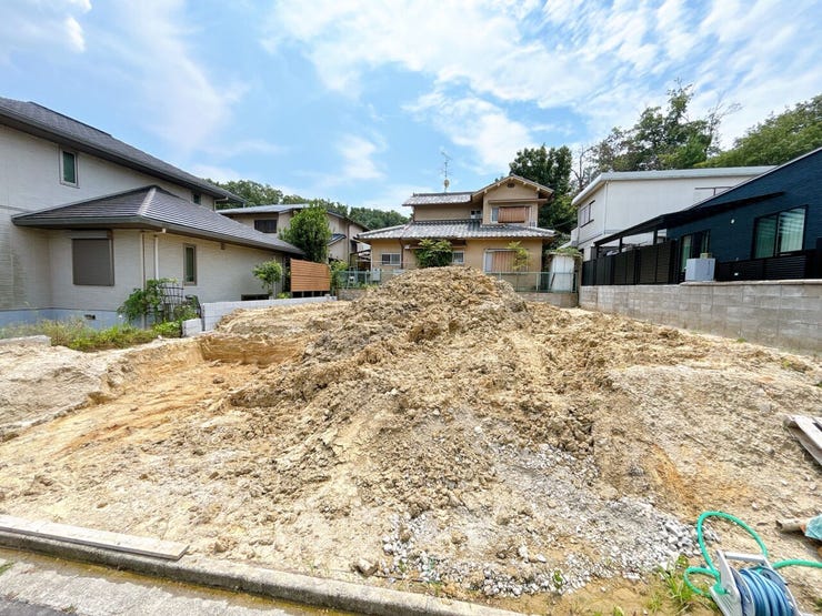 静かで落ち着いた閑静な住宅地です。
子育て世代の生活環境としても最適です◎