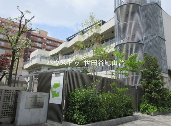 現地から徒歩2分の距離にある二葉南元(なんげん)保育園。
生後43日から就学前までの保育を行っている保育園で、専用保育室型一時保育室も開設しています。