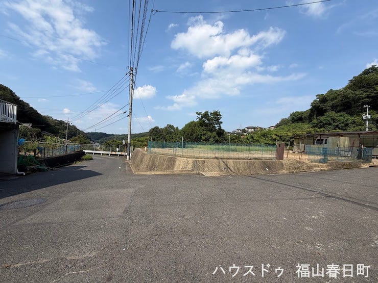 【外観】
■陽当り良好で開放感のある南西角地
■建築条件なし
■浸水リスクに強い高台
■交通量少なめ
■広々63.31坪