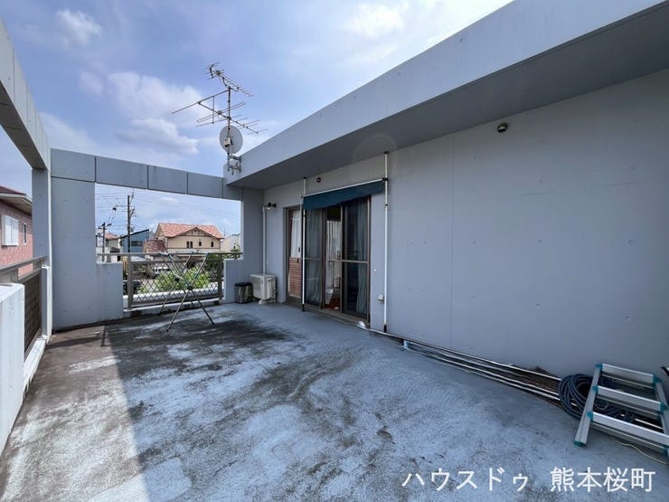 ■空の下の開放的な特等席■日光浴や読書、外の空気を感じながらリフレッシュ。暮らしを豊かにする、もう一つの心地よい空間です。