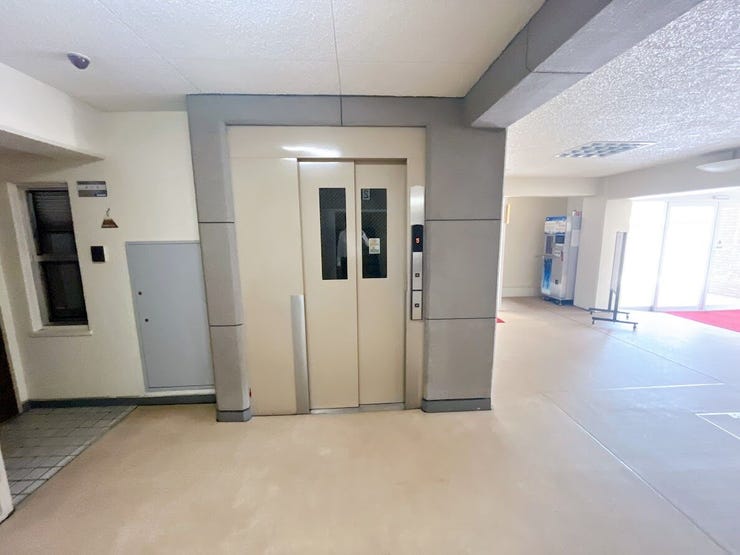 エレベーター付のマンションです。