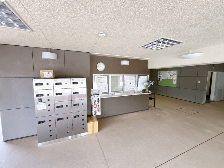 宅配BOX完備◎
不在の時でも荷物を受け取れるので便利です。