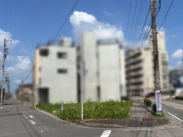 南東角側より