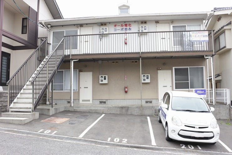 【外観】
尾道市栗原町にある売アパートです。