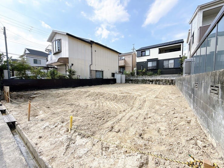 住宅地のため周辺は車の通行量も少なく、通勤・登園・通学・ショッピングなど日々の往来も快適です。