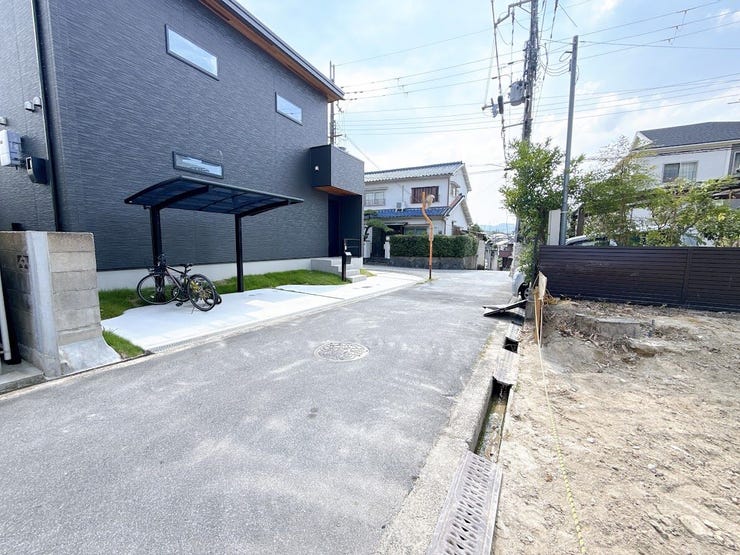 近隣にスーパーがあり生活環境の整った住宅街です。