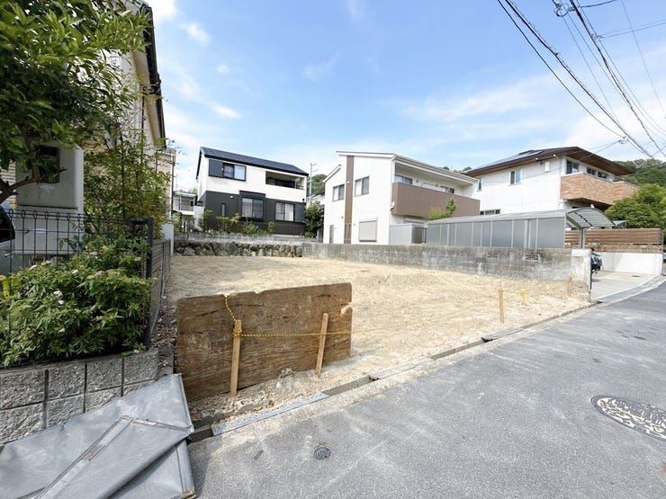 あたたかな陽が差し込む日当り良好の立地です。