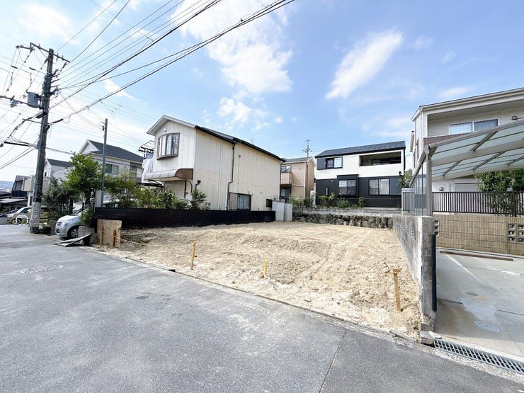 静かで落ち着いた閑静な住宅地です。
子育て世代の生活環境としても最適です◎