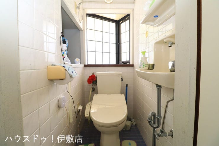 【1Fトイレ】
ウォシュレット付きトイレ。手洗い器付きです