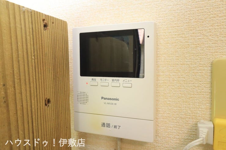 【モニター付きインターホン】
誰が来てもわかるモニター付き♪女性が一人で家にいてもこれなら安心