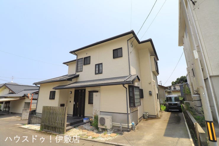 【外観】
【リビング】
・角地
・5LDK
・駐車場2台可能
・坂元台小学校まで徒歩14分
