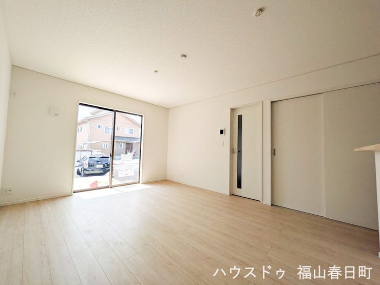 ■安らぎと笑顔の中心地■陽光が優しく降り注ぎ、会話が自然と弾む。ここでは、毎日が特別な時間へと変わります。