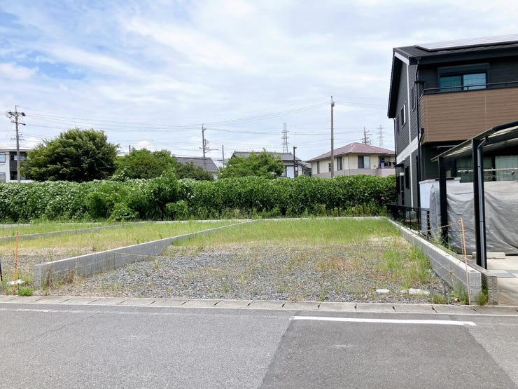【通学しやすい立地】
味岡小学校まで徒歩7分、味岡中学校までは徒歩5分と通学時間が短くなることで、子どもたちの負担も軽減♪
送り迎えもしやすく、子育て世帯にとって嬉しい住環境が整っています!