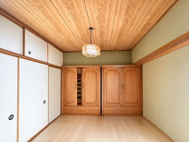 ラックや棚などを設置して、
片付ける作業が自然な生活の中に溶け込む習慣になれば嬉しいですね。