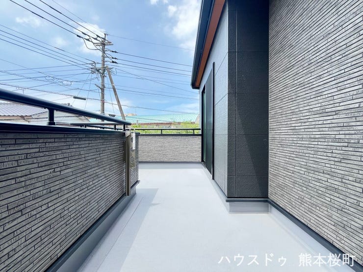 ■空の下の開放的な特等席■日光浴や読書、外の空気を感じながらリフレッシュ。暮らしを豊かにする、もう一つの心地よい空間です。
