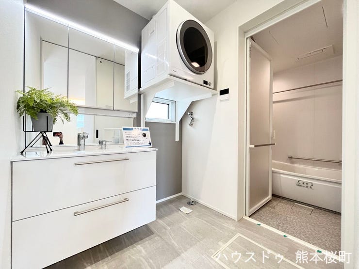 ■清々しいリフレッシュ空間■自分を磨き、気持ちを切り替える。心地よい光が差し込むプライベートスペース。