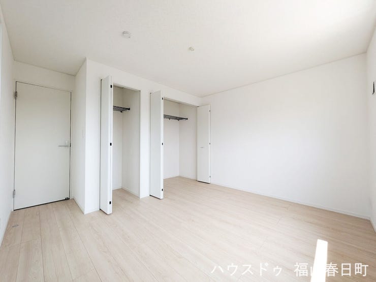 約7.5畳の洋室。主寝室としてはもちろん、ベビーベッドやデスクも置けるため、子育て世帯にもおすすめです。