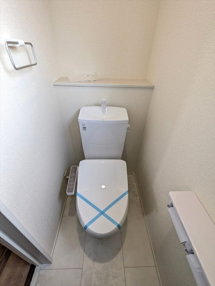 【同社施工例】
2箇所あるトイレは快適な温水洗浄便座付き