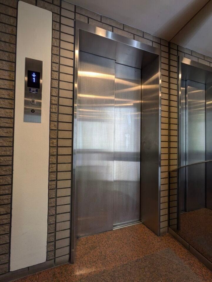 エレベーター1基